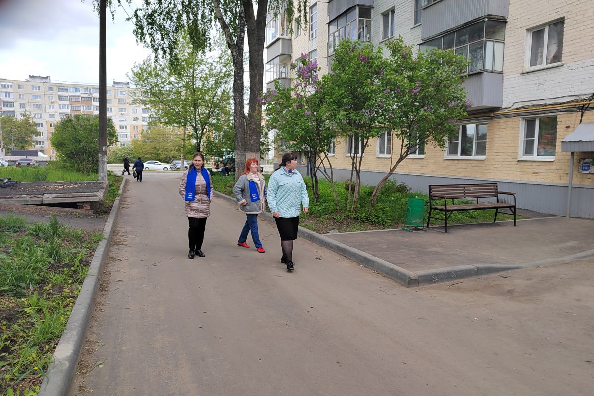 В Октябрьском районе «партийный десант» проконтролировал благоустройство  территорий