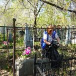 Депутаты горсовета Красноярска провели субботник на Троицком кладбище