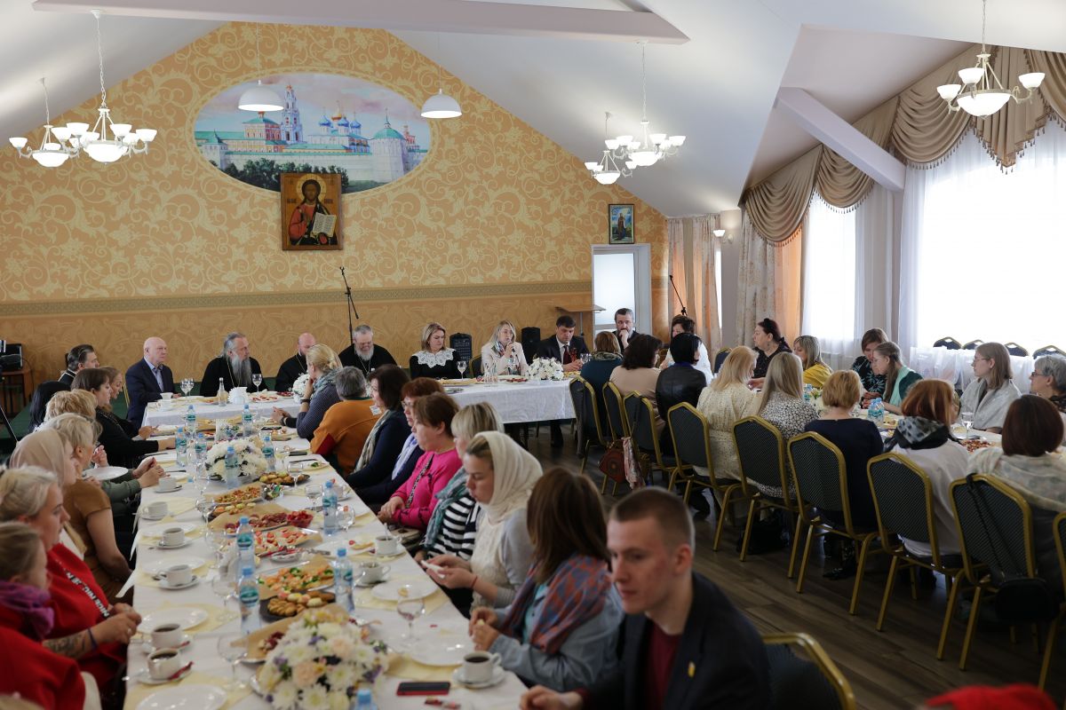 В Подмосковье «Женское движение Единой России» провело православную гостиную для семей участников специальной военной операции