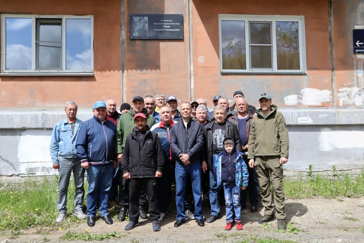 В Металлургическом районе увековечили память легенды советского спорта