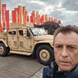 Игорь Корпунков посетил выставку трофейной военной техники