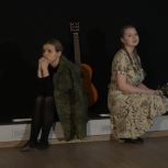 В Штабе общественной поддержки «Единой России» студентам показали литературно-музыкальную композицию «Я тебя жду...»
