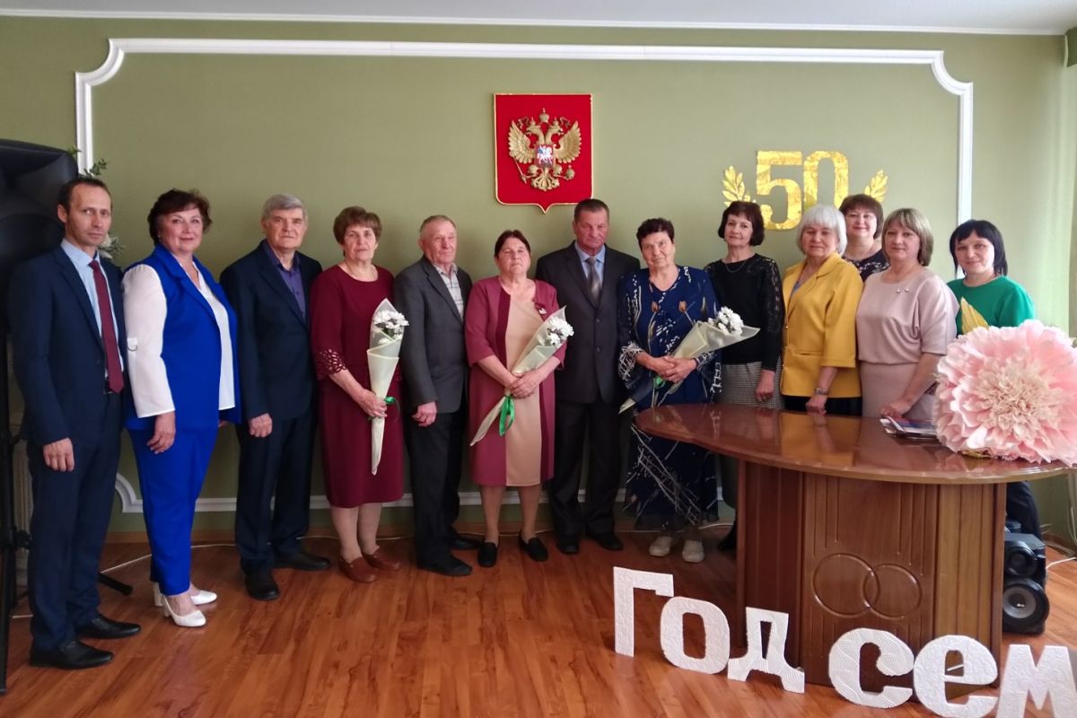 В Международный День семьи партийцы поздравили супружеские пары |  16.05.2024 | Тамбов - БезФормата