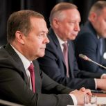 Дмитрий Медведев: «Единая Россия» на федеральном уровне поддерживает традицию присвоения имён Героев Отечества школам