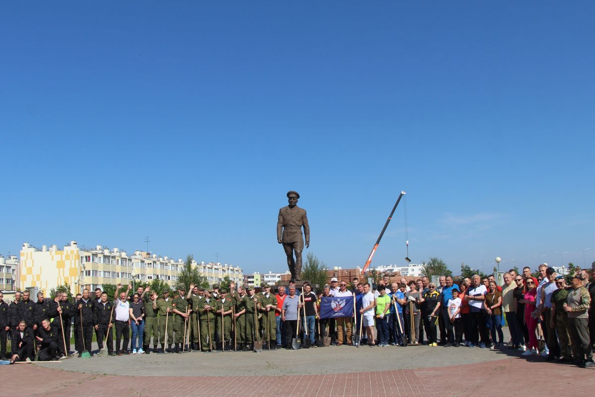 «Единая Россия» приняла участие в субботнике в парке Маргелова