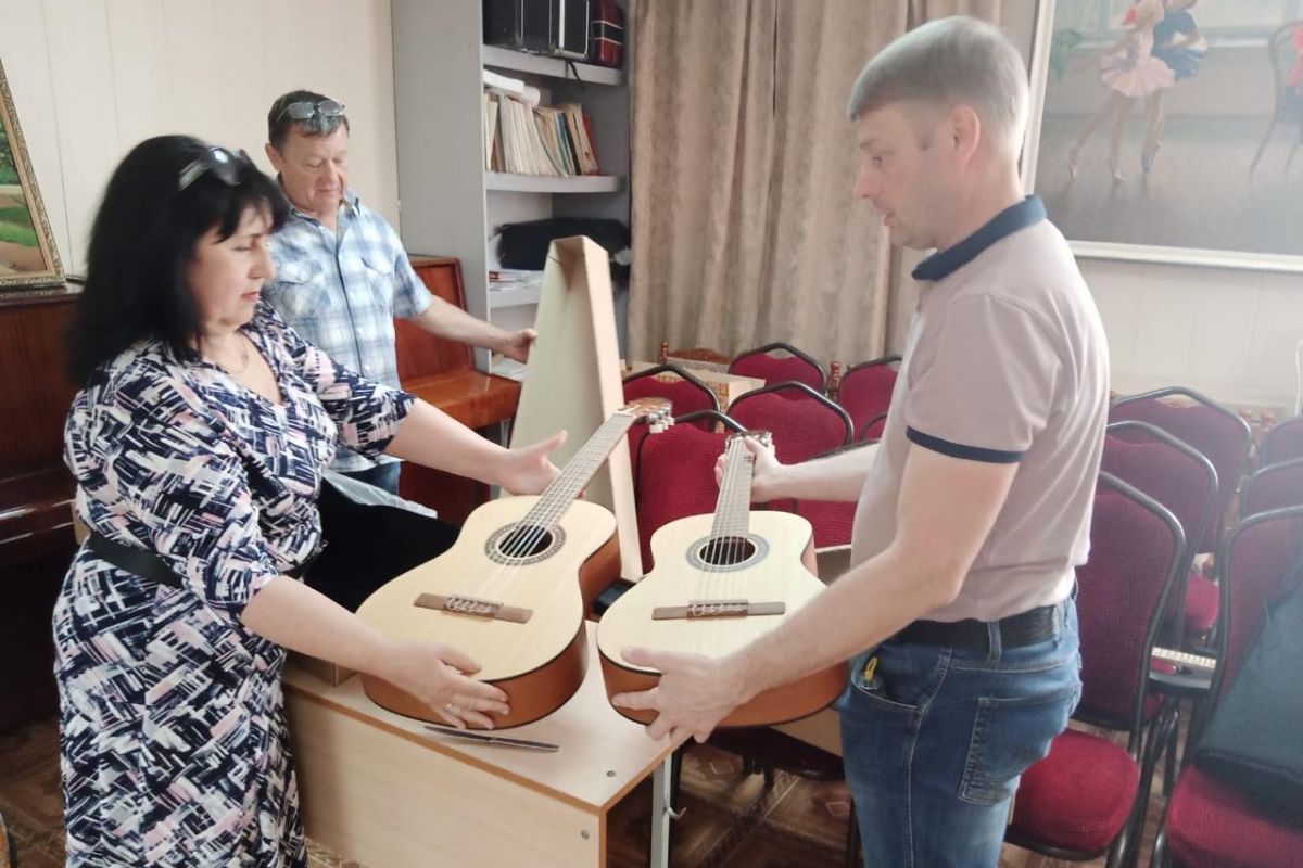 При поддержке «Единой России» в сельскую музыкальную школу в Ставропольском крае передали новые инструменты