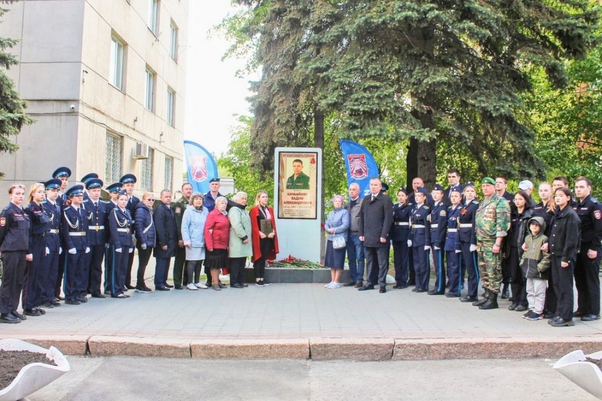 В Советском районе прошла торжественная церемония по увековечиванию памяти  военнослужащего, погибшего во время специальной военной операции