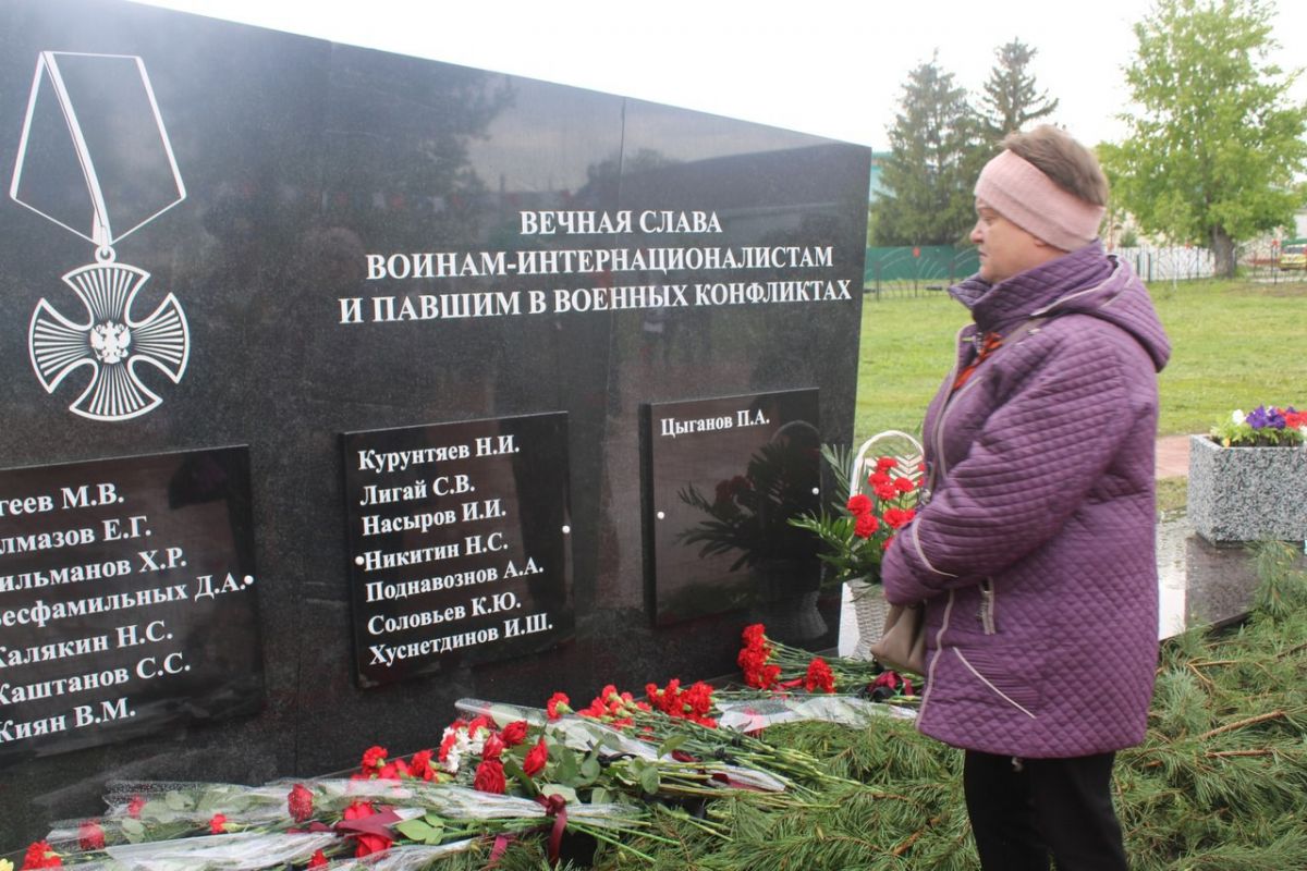 Памятник героям-землякам открыли в Елховке | 08.05.2024 | Самара -  БезФормата