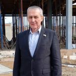Депутат проинспектировал ход строительства Центра спортивных единоборств