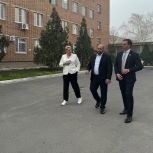 Депутат «Единой России» Александр Ремета провел мониторинг больницы в Семикаракорском районе накануне её капремонта