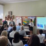 «Единая Россия» в Луганске и Брянке провела открытые уроки-диспуты на тему «Русской весны» и СВО