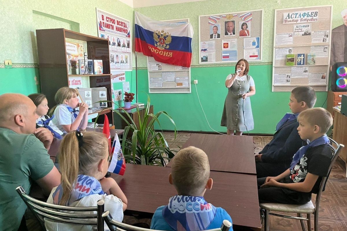 Активисты «Единой России» Екатериновского района организовали встречу школьников с участником СВО