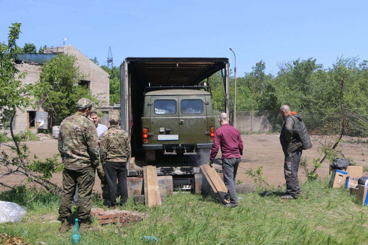 Миссия губернаторского центра «Вместе мы сильнее» и «Единой России»  передала первую партию грузов военнослужащим в ЛНР