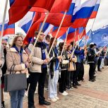Активисты «Молодой Гвардии Единой России» провели мероприятия ко Дню весны и труда по всей стране