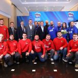 Андрей Турчак и Дмитрий Саблин вручили медали ДНР «За храбрость» активистам МГЕР и «Волонтёрской Роты»