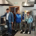 В Прокопьевске единороссы проверили ремонт поликлиники и строительство детсада