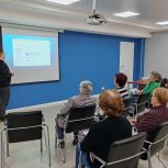 В Благовещенске «Единая Россия» провела мастер-класс для пенсионеров по навигации на портале «Госуслуги»