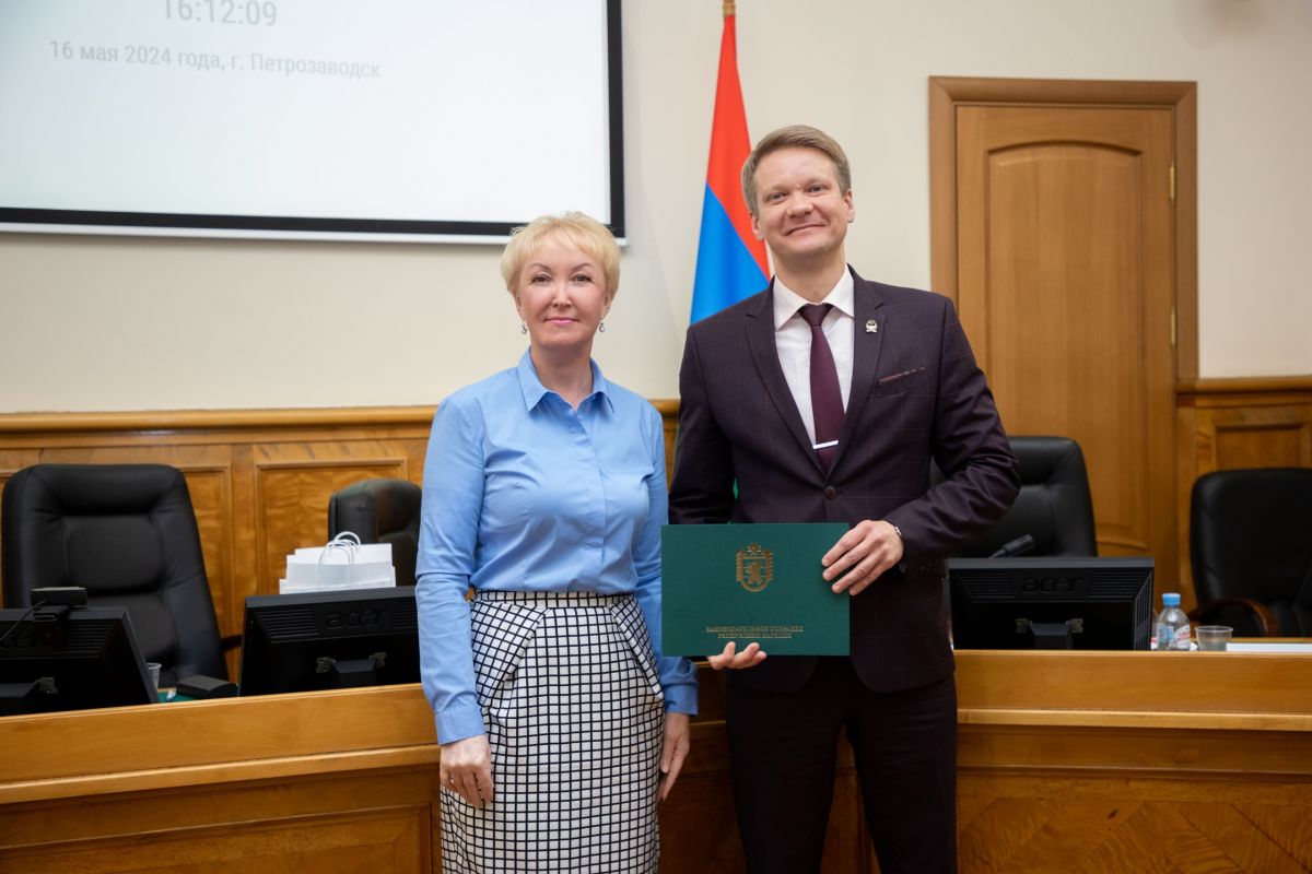 На площадке Законодательного Собрания молодые ученые представили доклады о  развитии парламентаризма