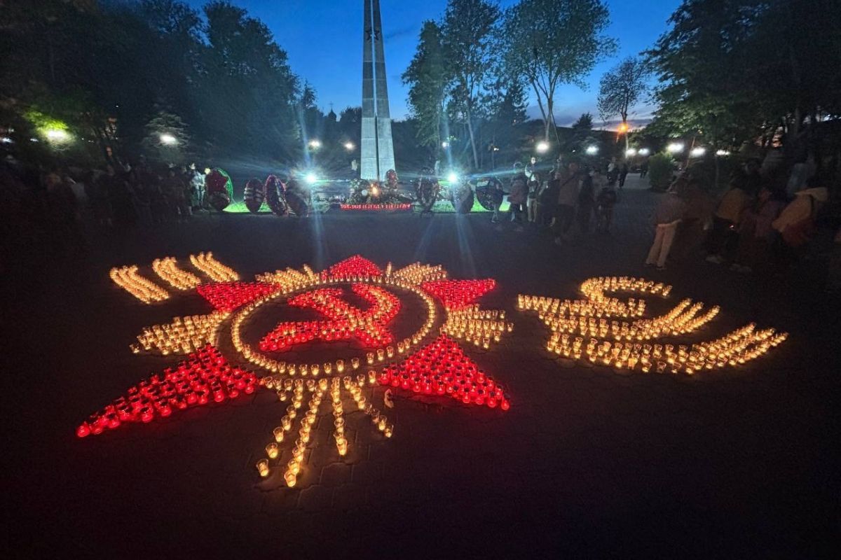 В Астрахани провели акцию «Лучи Победы» | 09.05.2024 | Астрахань -  БезФормата