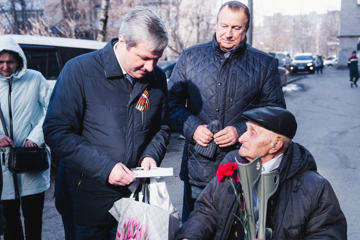 Единороссы поздравляют ветеранов Поморья с Днём Победы