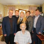 Сергей Мелехин поздравил с наступающим Днем Победы 105-летнего фронтовика