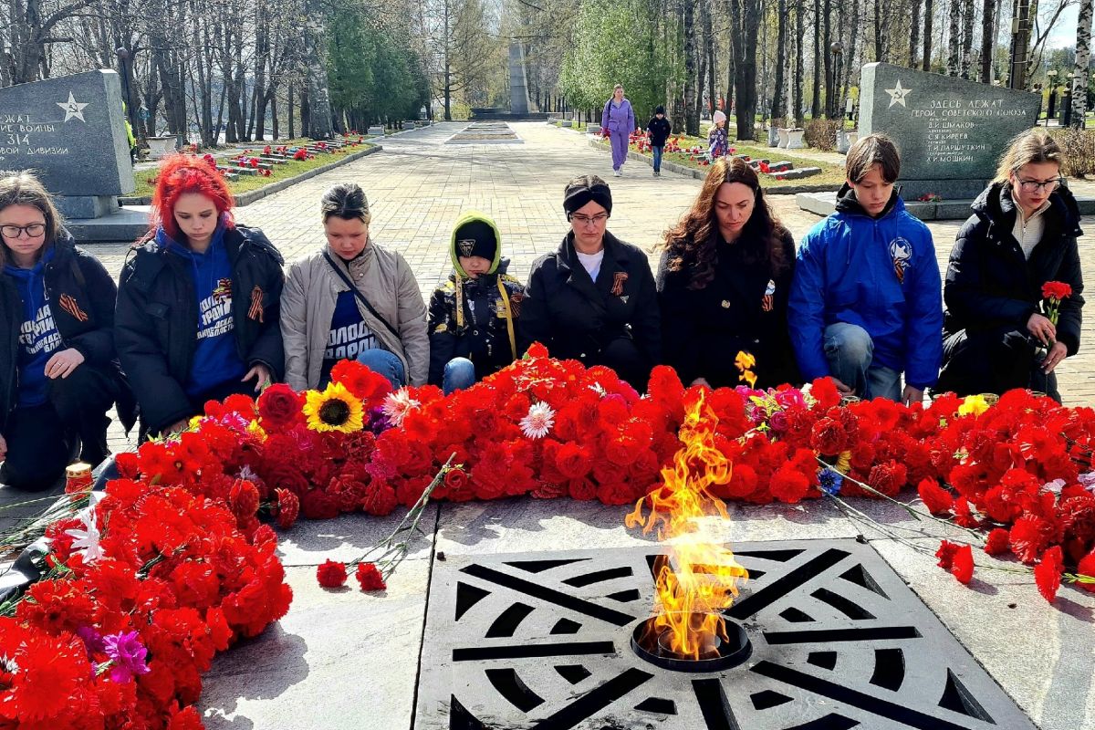 В память о погибших в годы Великой Отечественной войны в Лодейном Поле  зажгли «Свечу Памяти» | 10.05.2024 | ЛенОбласть - БезФормата