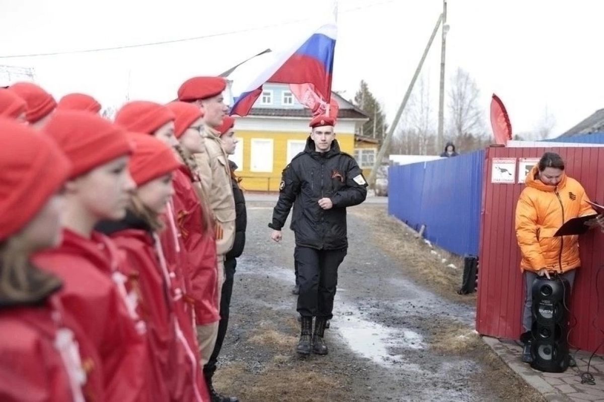 Парад у дома ветерана в деревне Боброво Приморского округа | 08.05.2024 |  Архангельск - БезФормата