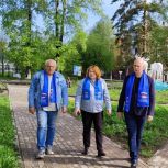 В Мысках единороссы проверили скверы
