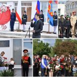 В Крыму при поддержке «Единой России» открыли памятную доску в честь участника СВО