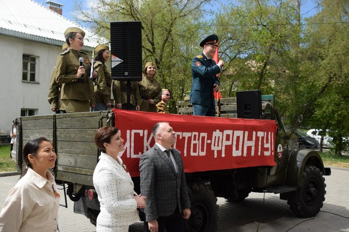 В Республике Алтай прошли парады у домов ветеранов | 09.05.2024 | Новости  Горно-Алтайска - БезФормата