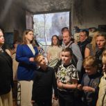 «Единая Россия» в «Ночь музеев» по всей стране организовала экскурсии для участников спецоперации и их семей
