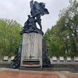 Накануне Дня Победы «Единая Россия» провела акцию памяти на Поклонной горе в Москве