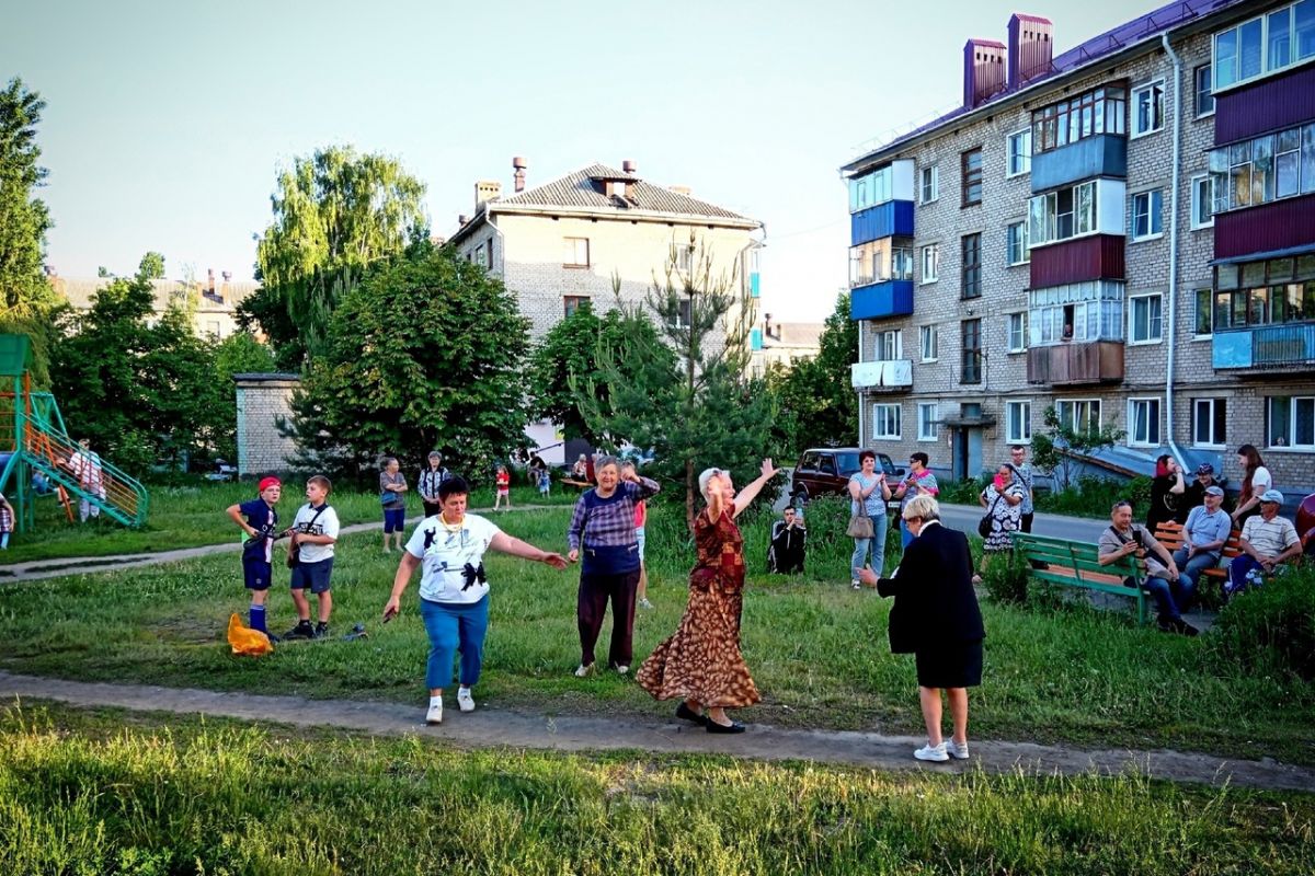 День соседей отметили в Данковском районе активисты партии