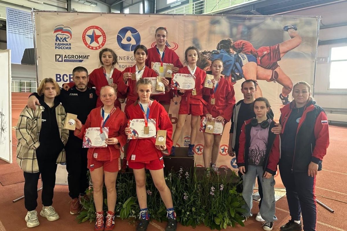 Белгородские красавицы-самбистки завоевали восемь медалей по самбо на всероссийском турнире