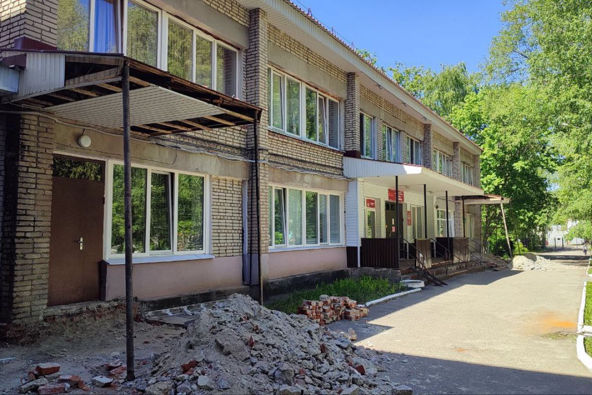 В поликлинике Кузнецкой центральной районной детской больницы начался капремонт входной группы
