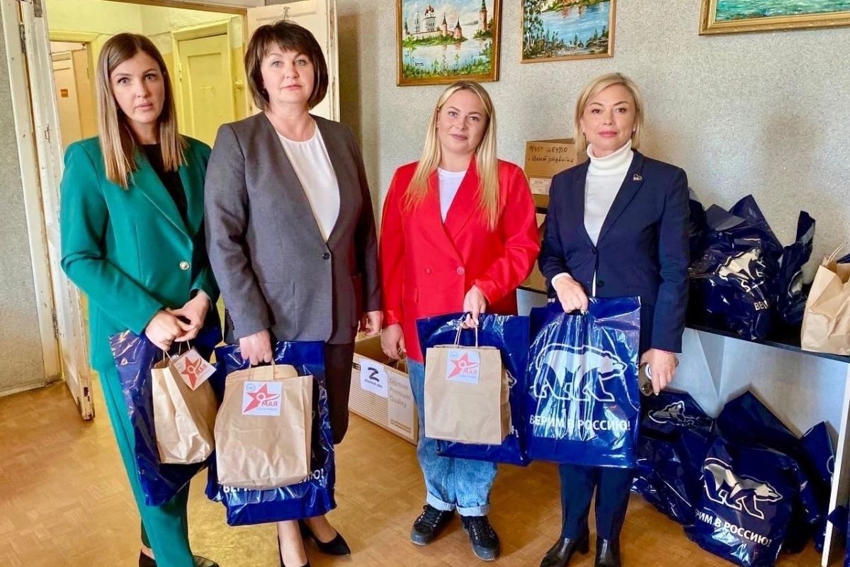 В Пскове «Женское движение Единой России» поздравило проходящих реабилитацию бойцов с Днём Победы