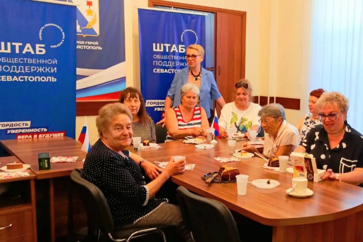 В Штабе общественной поддержки прошло чаепитие для слушателей «Школы грамотного потребителя»