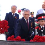 «Храним огонь Победы»: при поддержке «Единой России» в регионах зажгли Вечные огни на мемориалах