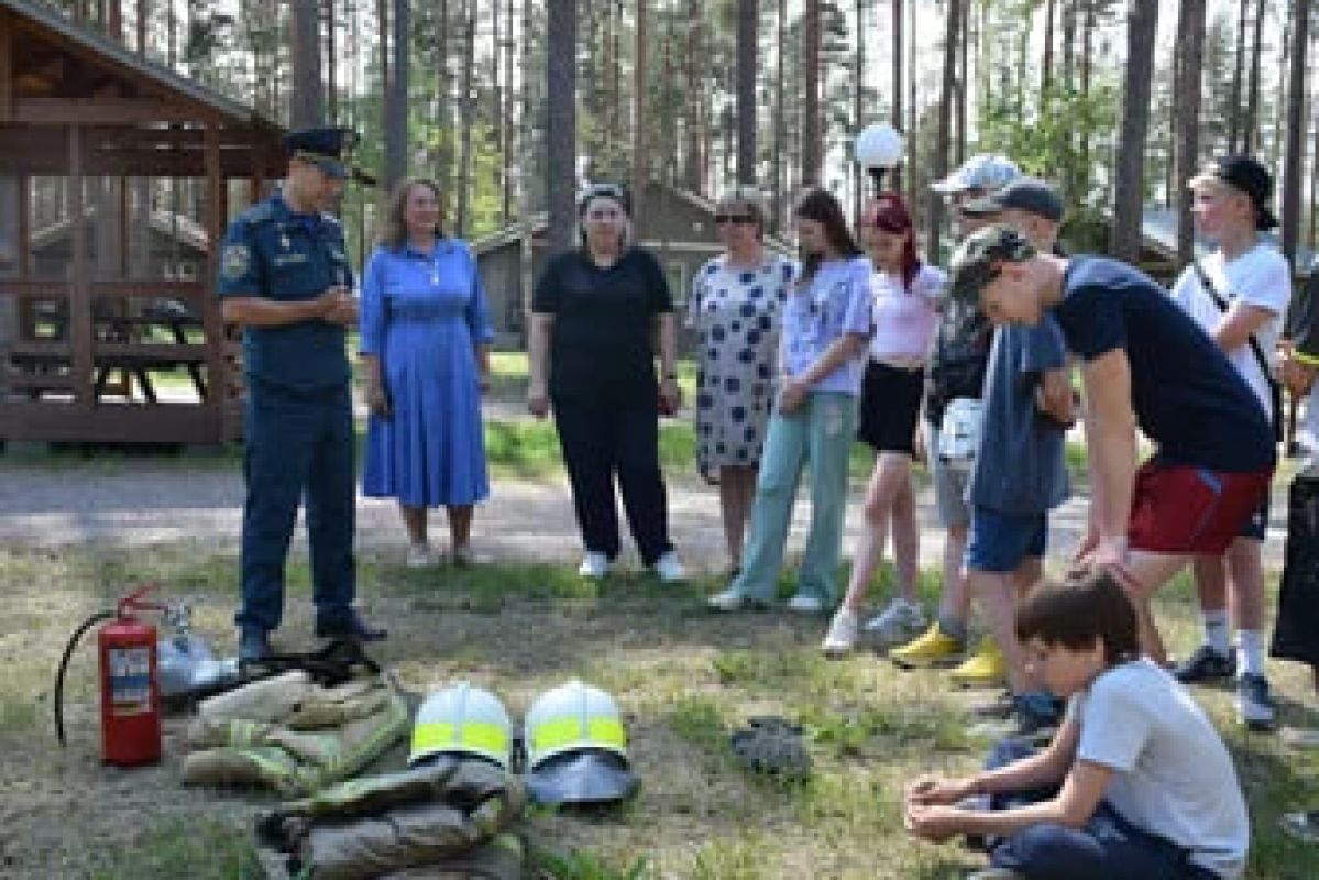 В Пскове сотрудники МЧС поделились с детьми и подростками полезными  советами в области безопасности | 29.05.2024 | Псков - БезФормата