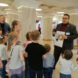 В Мурманске «Единая Россия» устроила посещение театра для детей из социального приюта