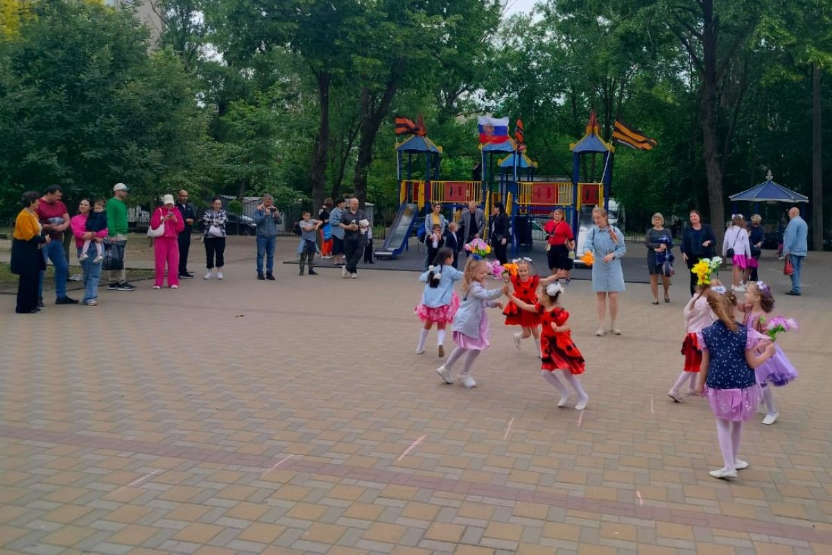 «Единая Россия» и жители Советского района донской столицы отметили Международный день соседей праздничными торжествами