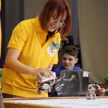 При поддержке «Единой России» прошёл Первый студенческий турнир «Робототехника - 2024»