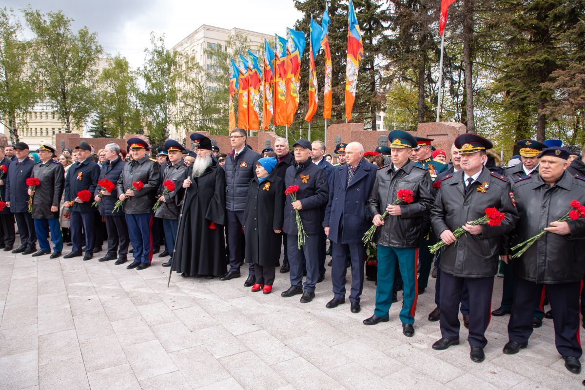 Александр Авдеев принял участие в торжественном митинге на площади Победы