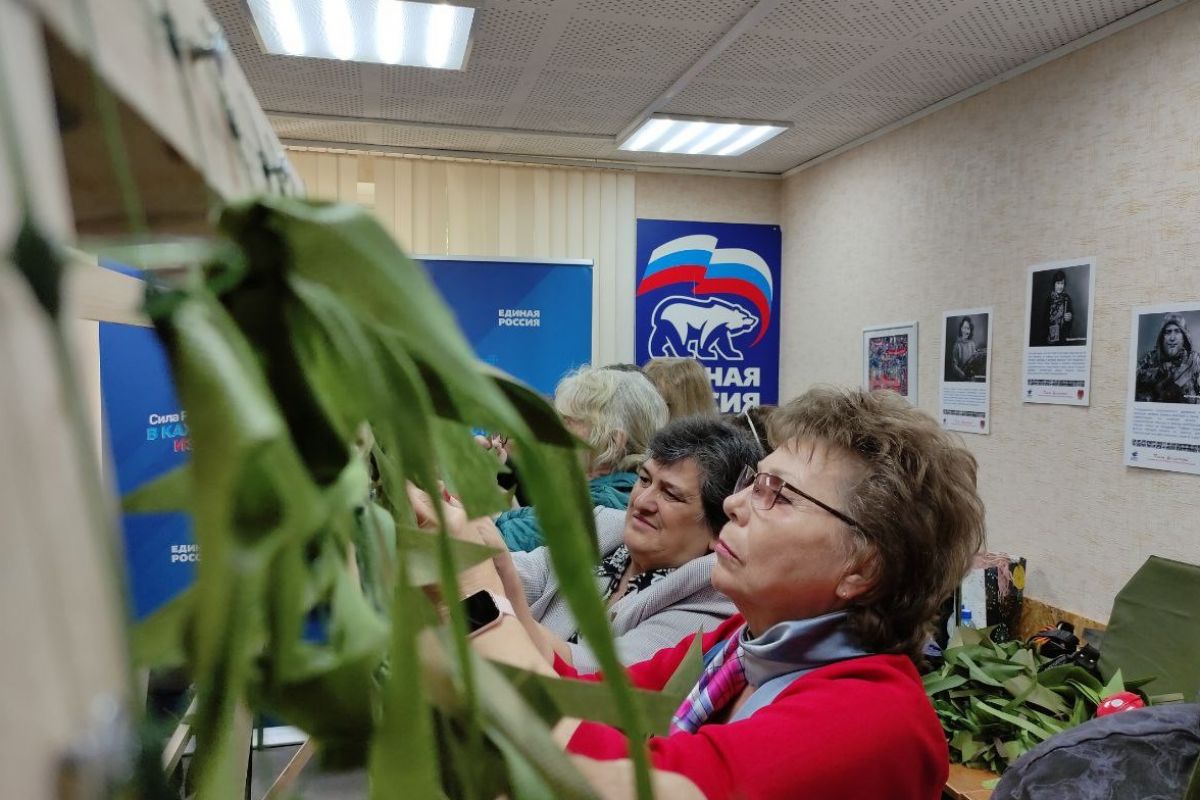 Активистки «Женского движения Единой России» Южного округа открыли  фотовыставку «Глаза волонтера»