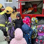 «Единая Россия» в ЯНАО организовала для детей экскурсии в местные пожарные части