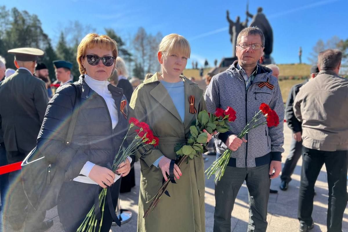 В День Победы члены «Единой России» возложили цветы к Вечному огню в Томске