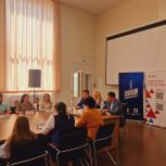 «Единая Россия» по всей стране провела для школьников профориентационные мероприятия