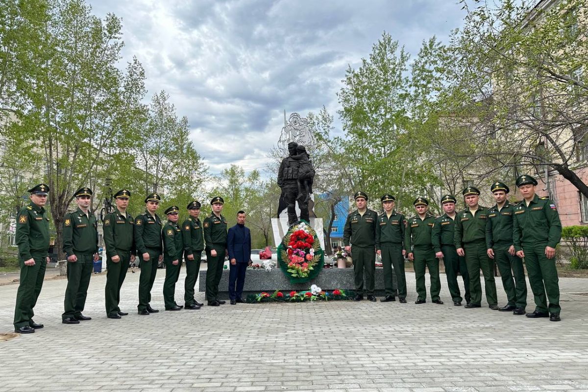 Спортсмены-военнослужащие почтили память героев СВО