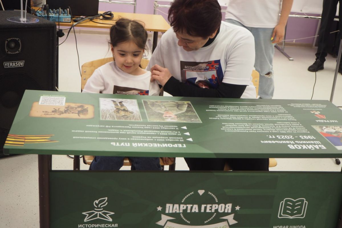 В Оренбурге установлена «Парта Героя» в честь Шамиля Байкова | 11.05.2024 |  Новости Оренбурга - БезФормата