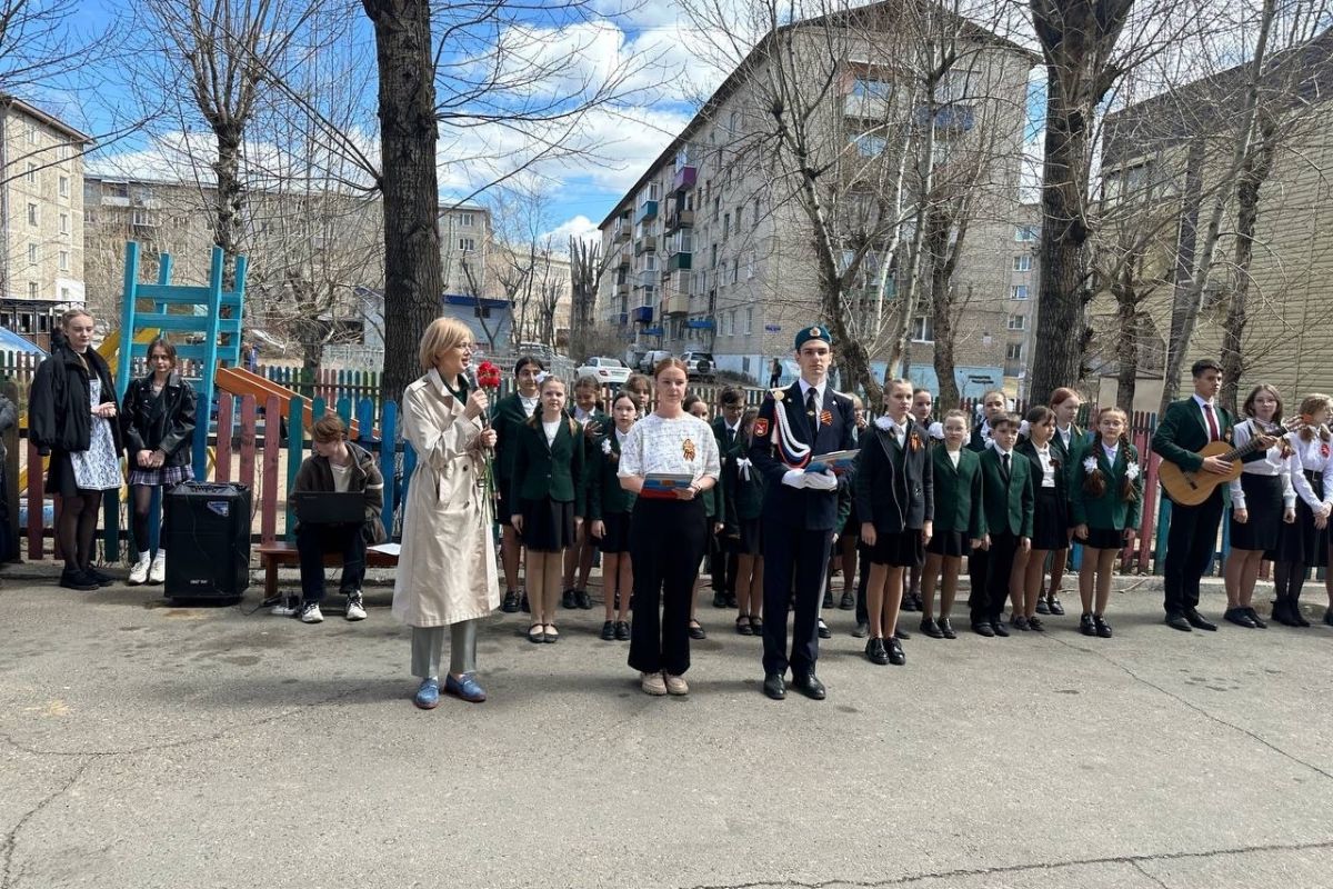 Парады ко Дню Победы проходят во дворах ветеранов войны | 06.05.2024 | Чита  - БезФормата